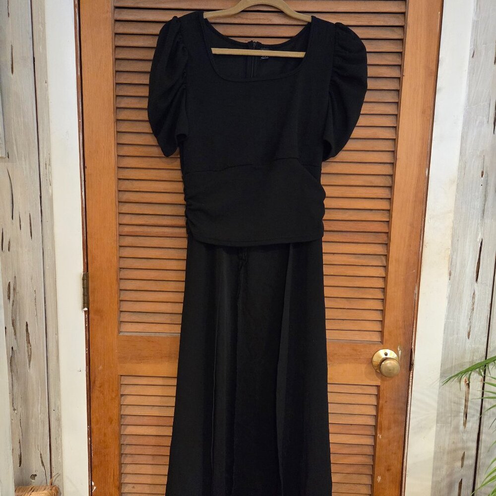 open front top with puffy sleeved and back zipper